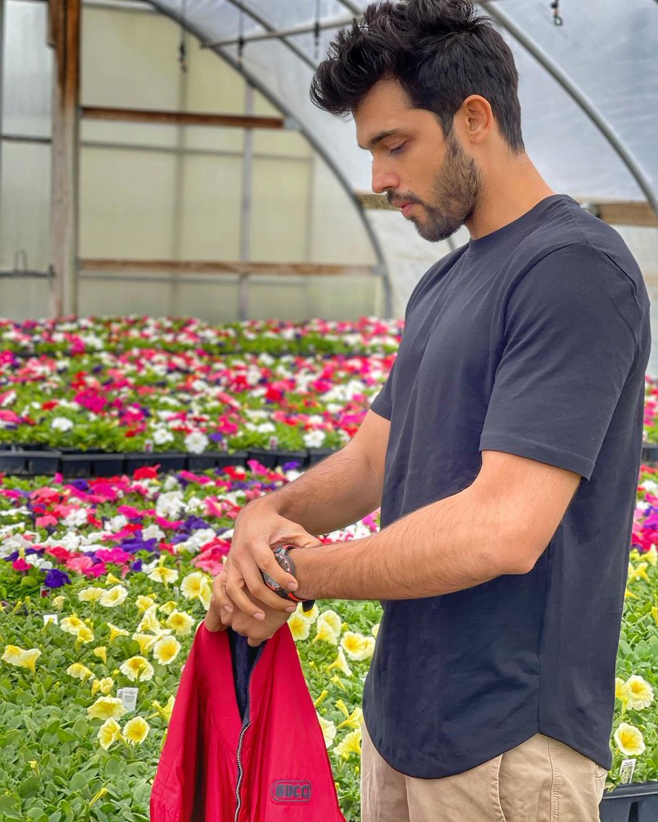 LaghateParth_FC's tweet photo. " Switzerland feels in Michigan 😛❤️ Simran !!!!!!!!!!!!!!!!!!! 
#notsocandid #okthanksbye ❤"
 ~ @LaghateParth 🦋 Instagram post. 

This human and his ok thanks bye....😇😇

#ParthSamthaan https://t.co/Mtnyn5EMzK