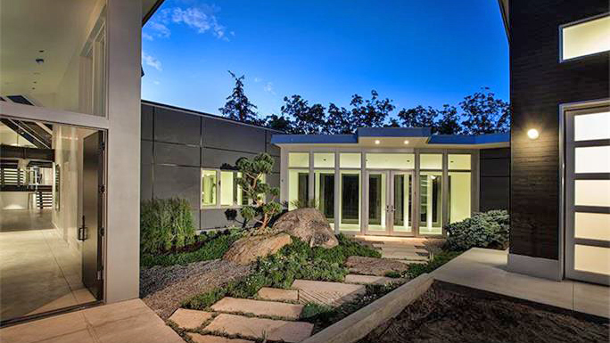 zgroup_arch's tweet photo. Giving the homeowner a greater sense of #openness, this single-family #renovation #addition was re-imagined w/ #contemporary appeal through glass hallways &amp; welcoming #exterior spaces. ✨McLain Flats #Residence✨ https://t.co/0NfGRulPut #architecture #colorado #design #architects https://t.co/4rhSjLdKC7