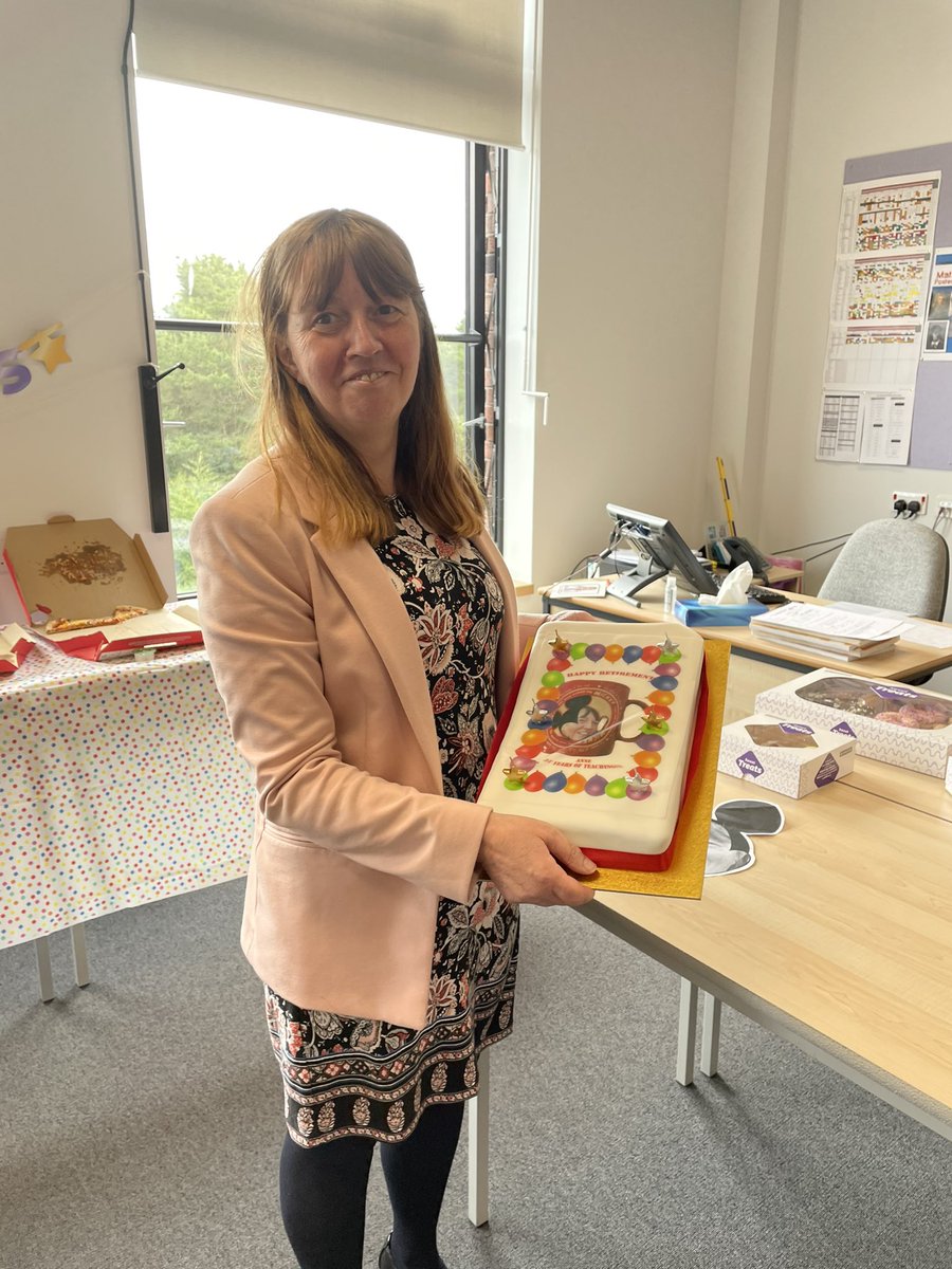 CAMaths1's tweet image. A sad farewell to Mrs Bunyan in Maths. We wish you a long, healthy and happy retirement 🎉😘