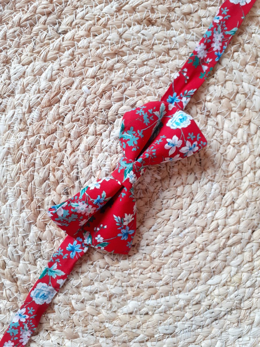 d_createurs's tweet image. Julie de Jlm Création est créatrice d’accessoires de mode en textile. Ses tissus proviennent de la récup pour leur donner une seconde vie. Idéal pour assortir le chouchou de madame avec le nœud de papillon de monsieur 💑 !

👉 createursdoccitanie.com/jlm-creation/