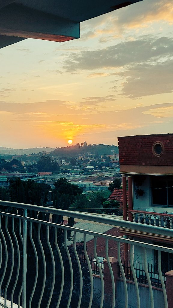 ruthdavoice's tweet photo. Day 5 of #UGLockdown
#Sunset vibes. https://t.co/p5eIoqCkh3