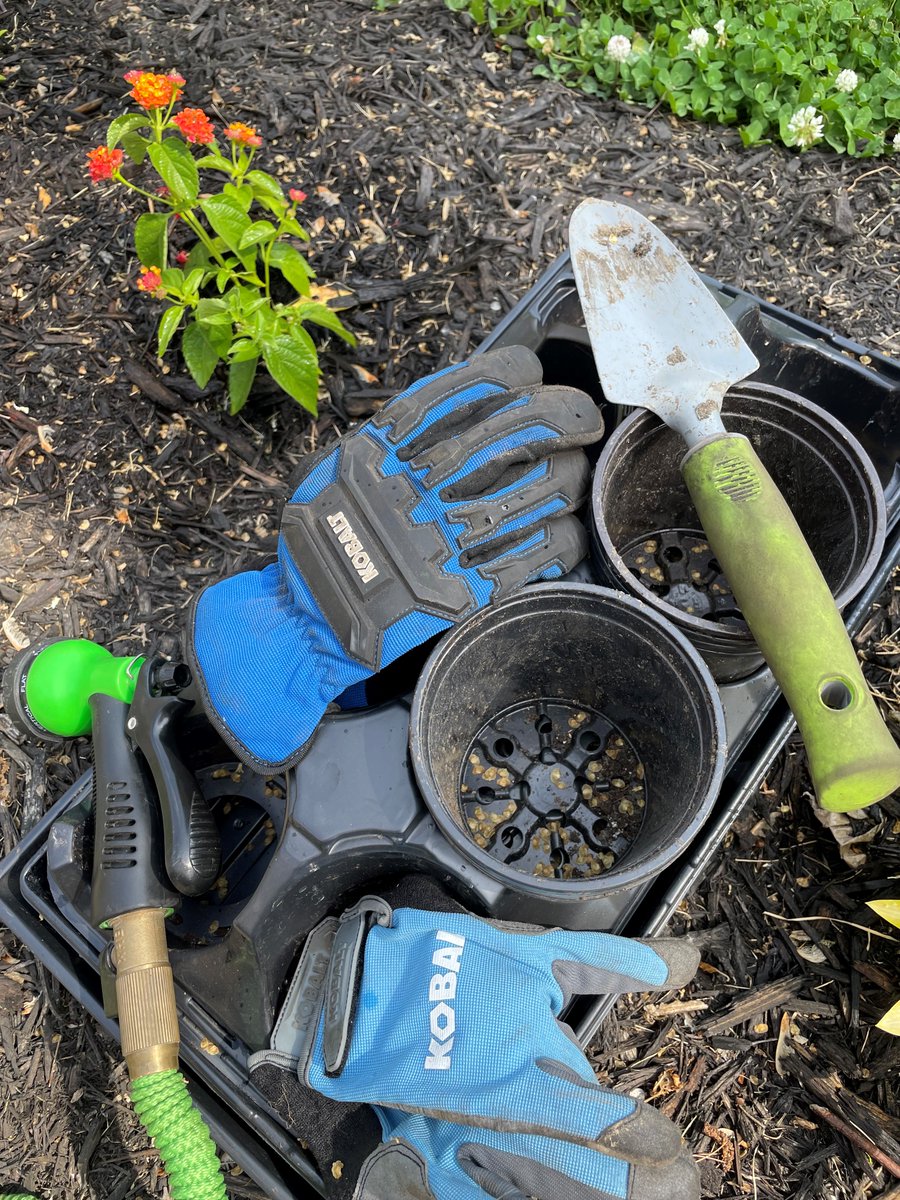 OhioEPA's tweet photo. Whoβs been planting this year? We have a #RecycleTip for you! Most Lowe's & Home Depot stores take back empty plastic planters or flats for recycling in their garden centers, but your local nurseries may to, so check. #NoWasteWednesdays #RecycleRight #SpringPlanting #Gardening https://t.co/xwfyewOG0q