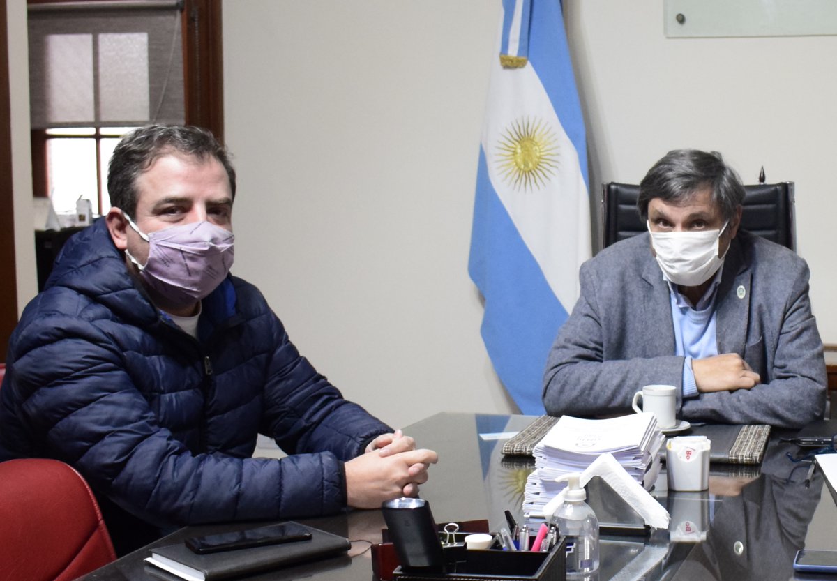 #Oficios LA ESCUELA DE OFICIOS DE LA UNJU TRABAJARÁ CONJUNTAMENTE CON LA AGENCIA TERRITORIAL DEL MINISTERIO DE TRABAJO

Nota completa en noticias.unju.edu.ar/noticia.php?id…