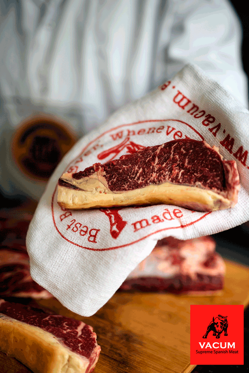 _Vacum_'s tweet photo. #Vacum #VacumCarnes #CarnesDeLujo #DryAged
Nuestro trabajo sigue un exigente proceso para satisfacer los paladares más exquisitos. 
Compra aquí la mejor carne de España 🛒🛍 https://t.co/Ji0SqUGGhz https://t.co/g5Q9x8x8YL