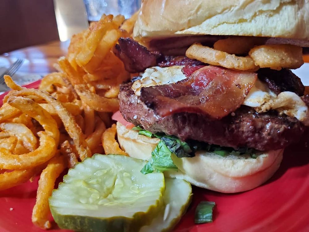 Getting up close and all kinds of delicious with our burgers today. Can you blame us? 😍🍔 #MewsTavern #YourMewsMeal