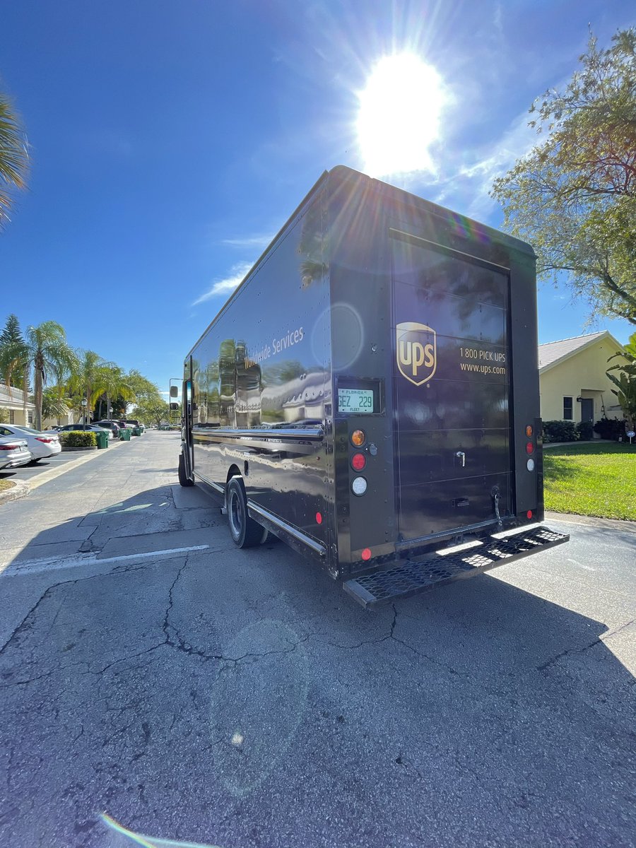 Bjpalma97_'s tweet photo. A year ago today I became a full time ups driver &amp; honestly couldn’t ask for a better job🙏🏽
Thank you to the man above &amp; all this hard work gonna be worth it at the end🙏🏽💯
#hardworkpaysoff #ups #6figure🤑🤫 https://t.co/ZP43etq88q