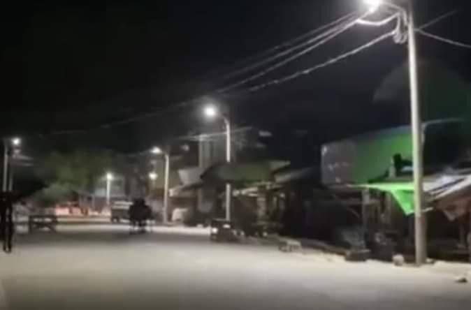 MilkTeaMM_MTAM's tweet photo. At around 8:30 pm on June 23, Junta terrorists unwarrantedly opened fire on a motorbike at the corner of Myoma Market in Nakha Ward, #Mohnyin, Kachin State, and raided the Yele Kyawan ward, violently beat and abducted two innocent people. 
#June23Coup 
#WhatsHappeninglnMyanmar https://t.co/elLPdNYytU