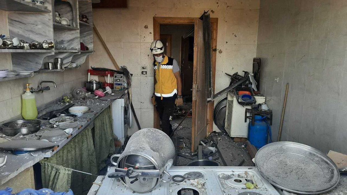 SyriaCivilDef's tweet photo. A woman and two children, including her son, were seriously injured this morning, after artillery shelling by the regime forces targeted #Alatarib, west of #Aleppo. Russia and regime forces continue their military escalation for the third week, killing more than 32 people. https://t.co/lxPDhIy0Uv