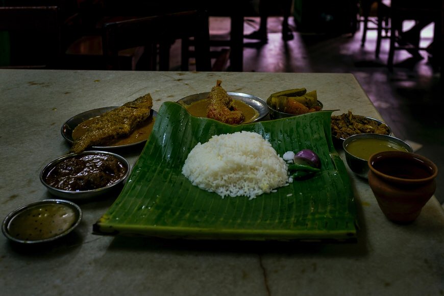 PrithaSen3's tweet photo. @ChowderSingh Siddheswari was known for its Kobiraji Jhol. The name indicates (kobiraj=Ayurvedic doctor) that it was supposed to be healthy, a light fish curry made with minimal oil and nutritive vegetables like raw banana, raw papaya, ginger and cumin https://t.co/Arpx8MFdd9