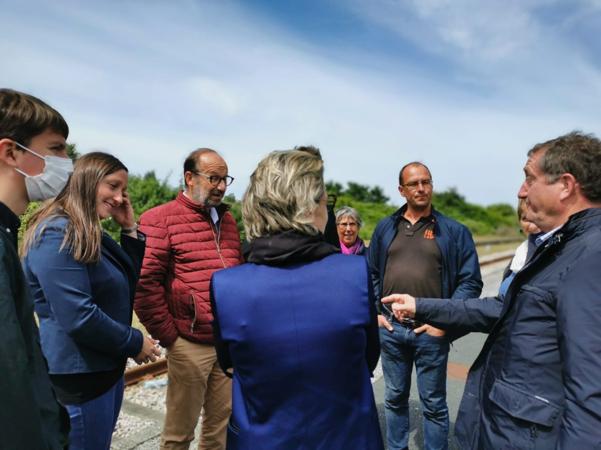 La gare de Dives-sur-Mer n'accueille plus de trains l'hiver, c'est tout un territoire qui est abandonné par la majorité sortante. La rentabilité ne peut pas être le seul argument, nous réouvrirons les guichets et lignes du quotidien en #Normandie !
<a href="/Detervillecaen/">Gilles DETERVILLE</a> @EliottBoulais