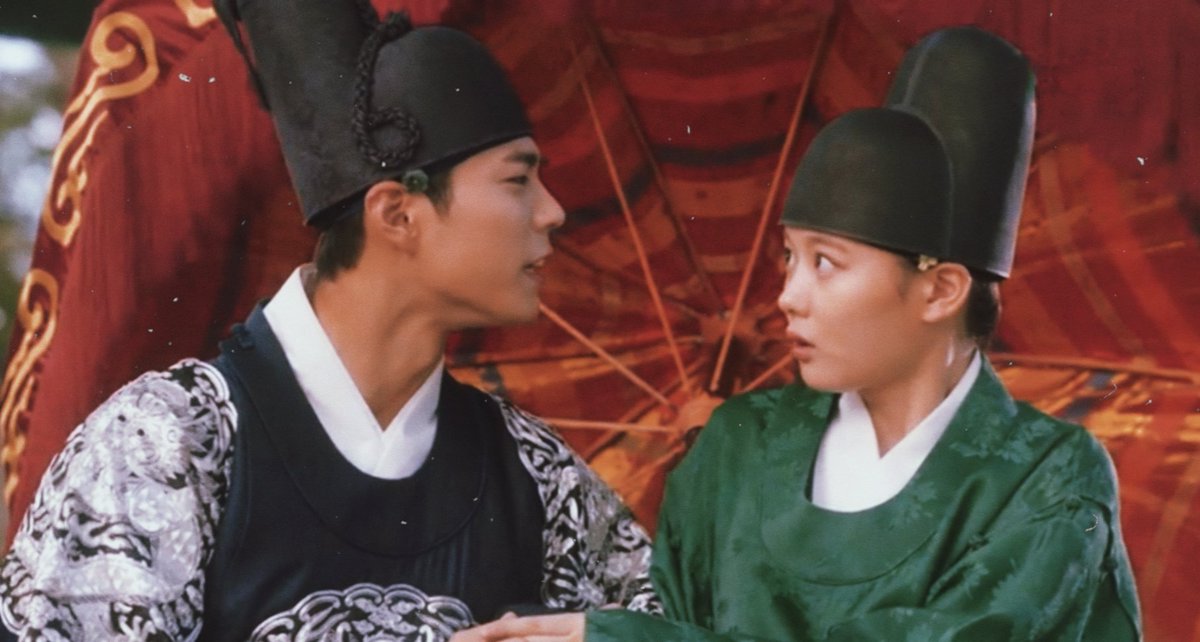 boyoolover101's tweet photo. Only legends know what happened in this scene🤣😍✨
#Boyoo #BoyooCouple #BoyooForever #KimYooJung #ParkBoGum #LoveintheMoonlight
@BOGUMMY https://t.co/cVdh8FUIow