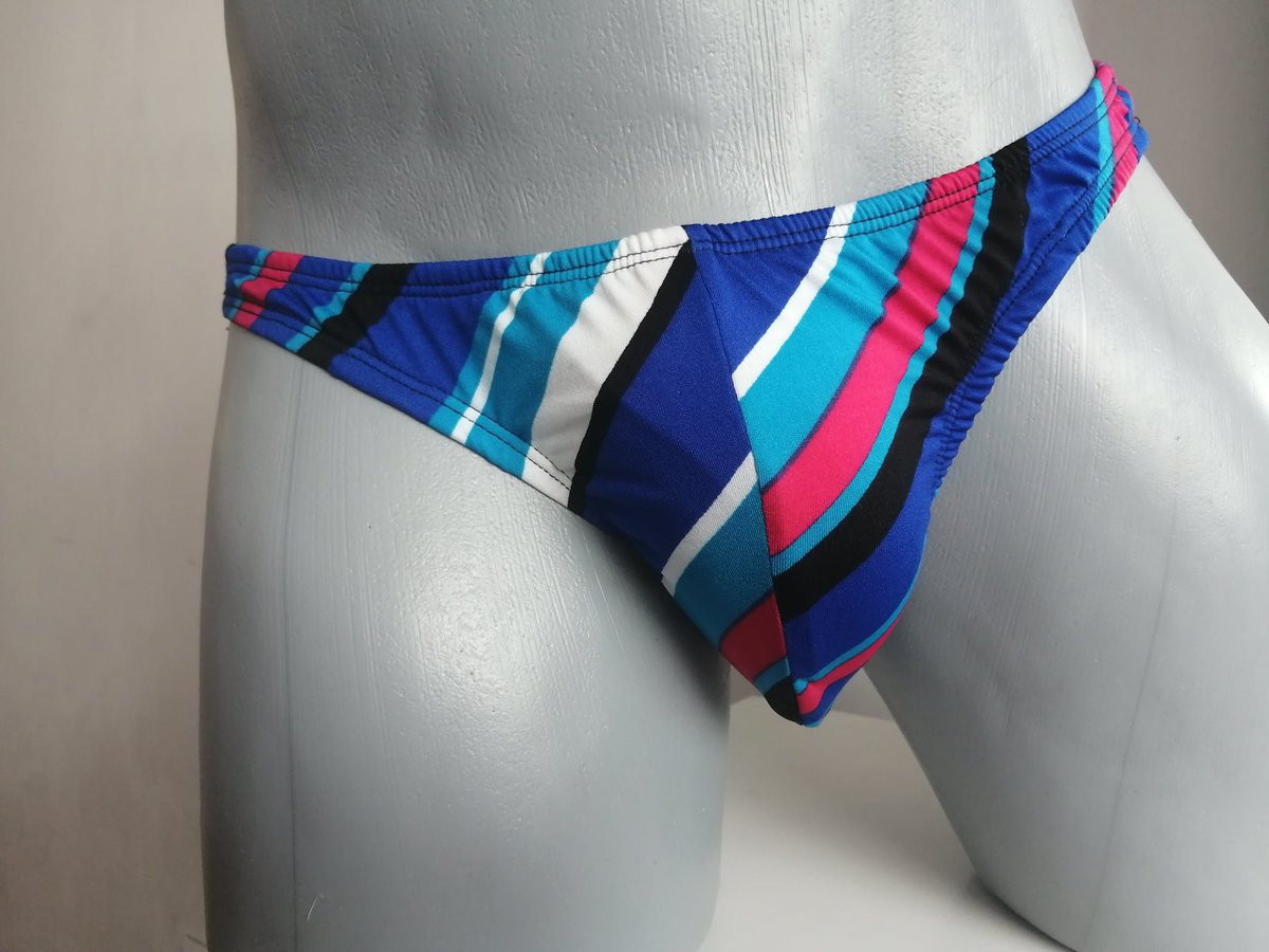 bulgeshombres's tweet photo. A solo $120 c/u #promogay #promopride #Pride2021 https://t.co/ciFK8CSsZD