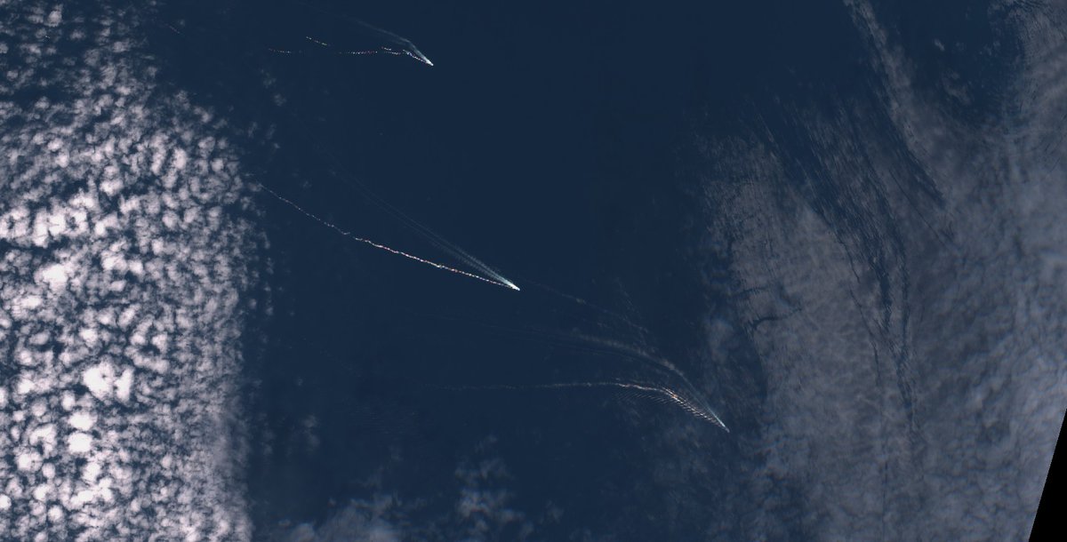 AuroraIntel's tweet photo. Royal Navy HMS Defender caught on Satellite Imagery via Sentinel-2 courtesy of @sentinel_hub - aligns with AIS data. Assuming the vessels behind her are Russian? don’t see anything on AIS
https://t.co/nhvsSLqnmt https://t.co/2aFhfHUkO3
