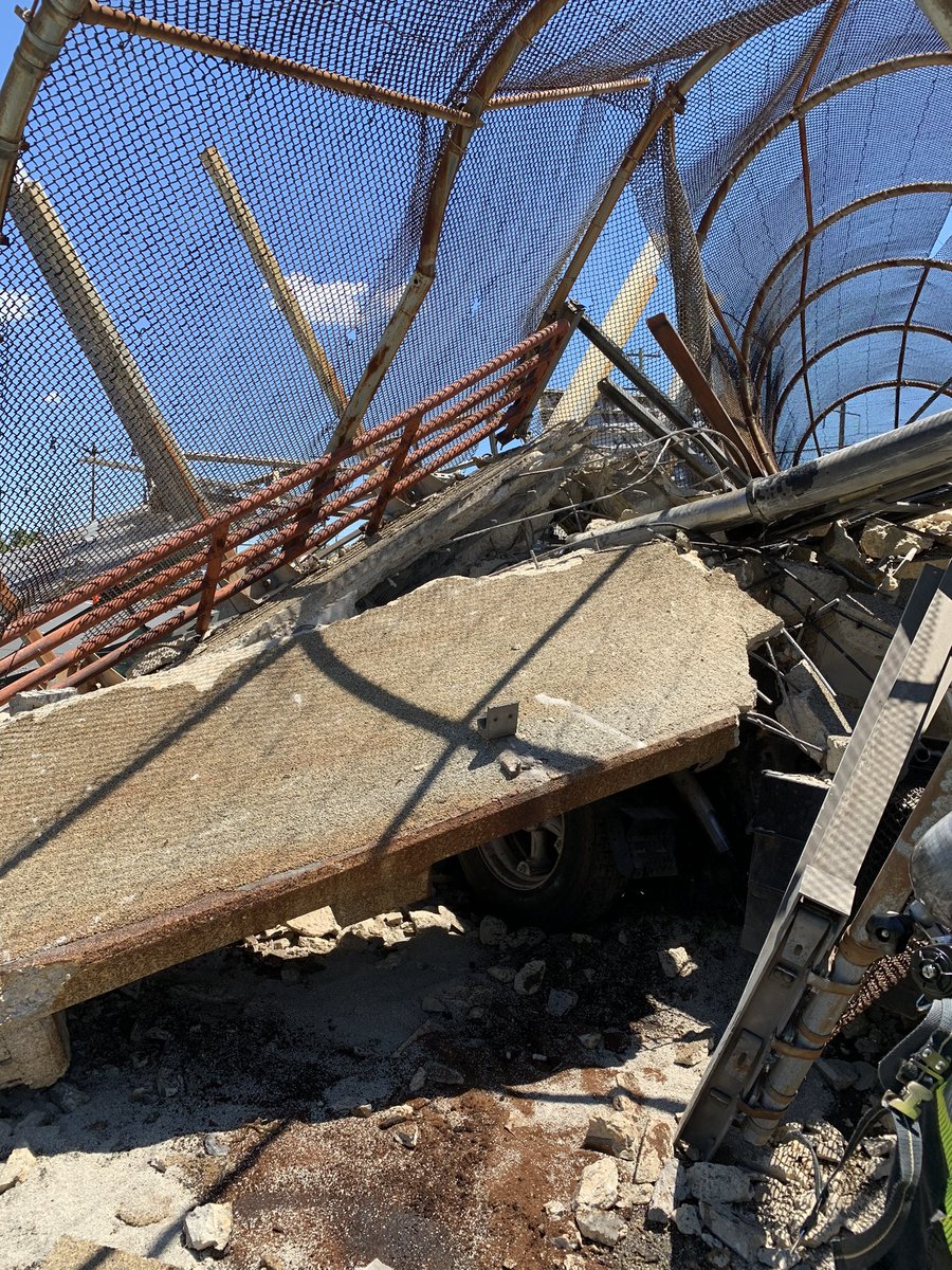 dcfireems's tweet image. Update bridge collapse I-295 prior to Polk St NE. 6 patients assessed, 4 of those were transported. #DCsBravest Hazmat unit mitigating diesel fuel leak from truck that is partially beneath bridge. At least 1 other vehicle was struck by debris. Collapse blocks both directions.