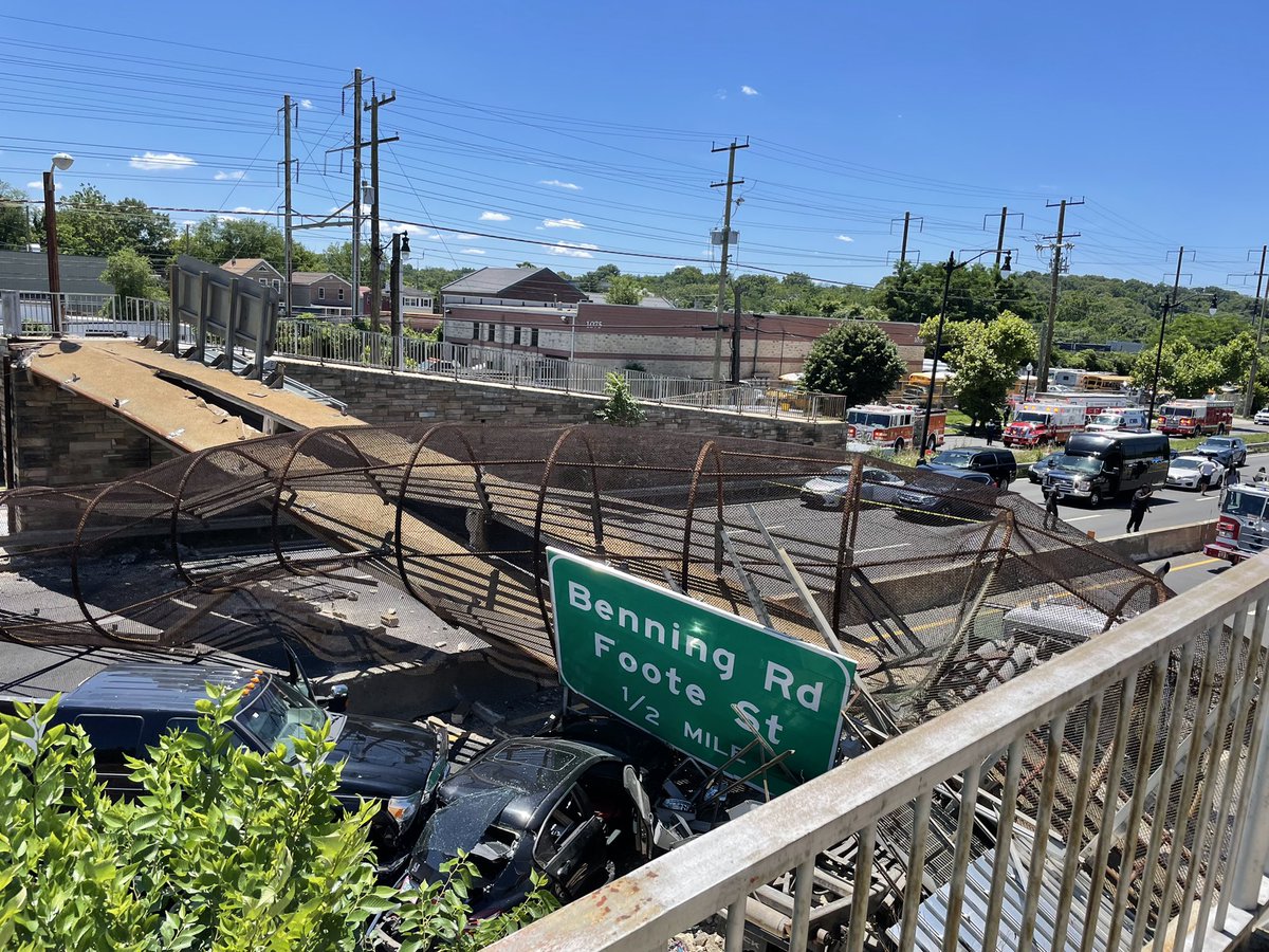 dcfireems's tweet image. Update bridge collapse I-295 prior to Polk St NE. 6 patients assessed, 4 of those were transported. #DCsBravest Hazmat unit mitigating diesel fuel leak from truck that is partially beneath bridge. At least 1 other vehicle was struck by debris. Collapse blocks both directions.