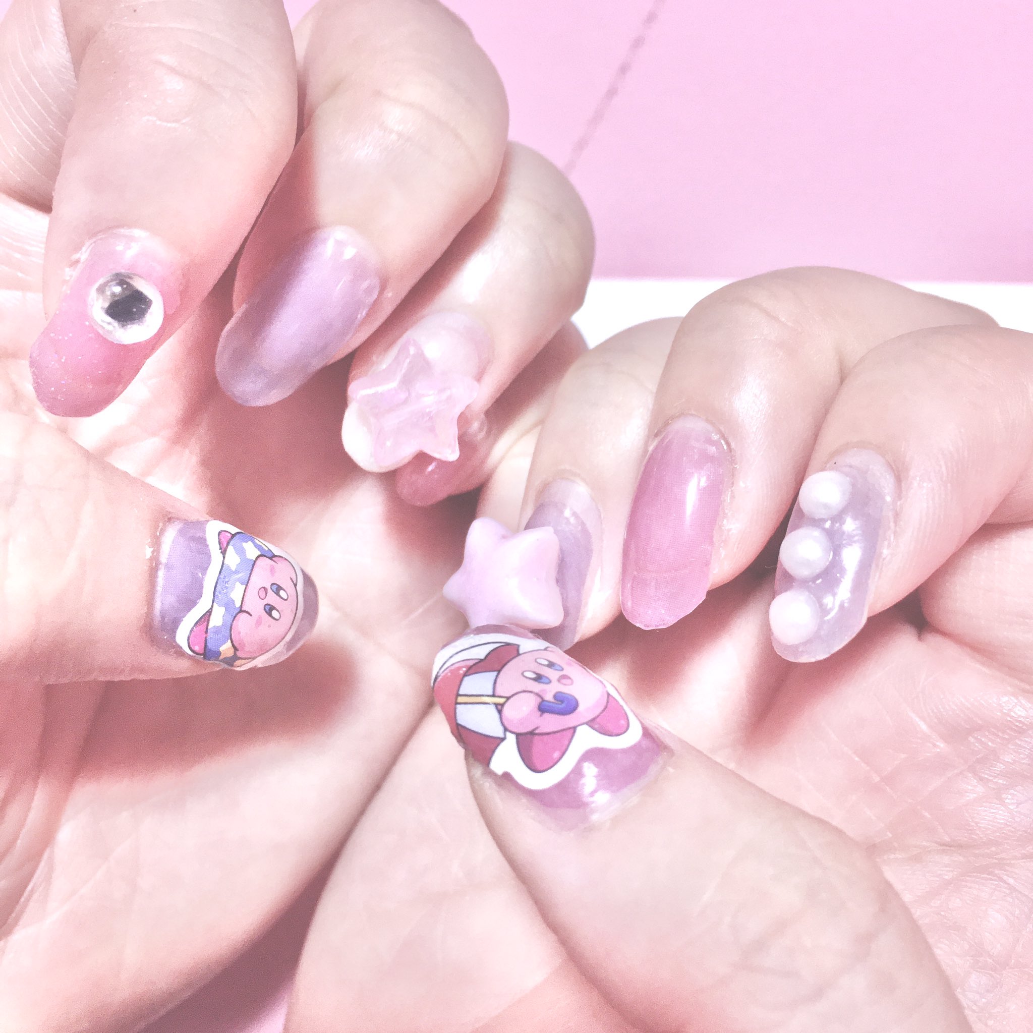 まさかのさむかわ 今日お話したんですがネイルはほぼ百均でセルフやってます ジェルネイルシール貼ってその上からダイソーやら セリアやらで集めてきたパーツ乗せて更にセリアのジェルのトップコートでガチガチに固めてるだけです Ledライトはメルカリで