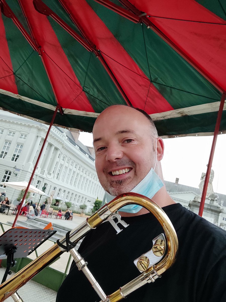 SlideMake's tweet image. Concert in Brussels 🇧🇪😎🤟