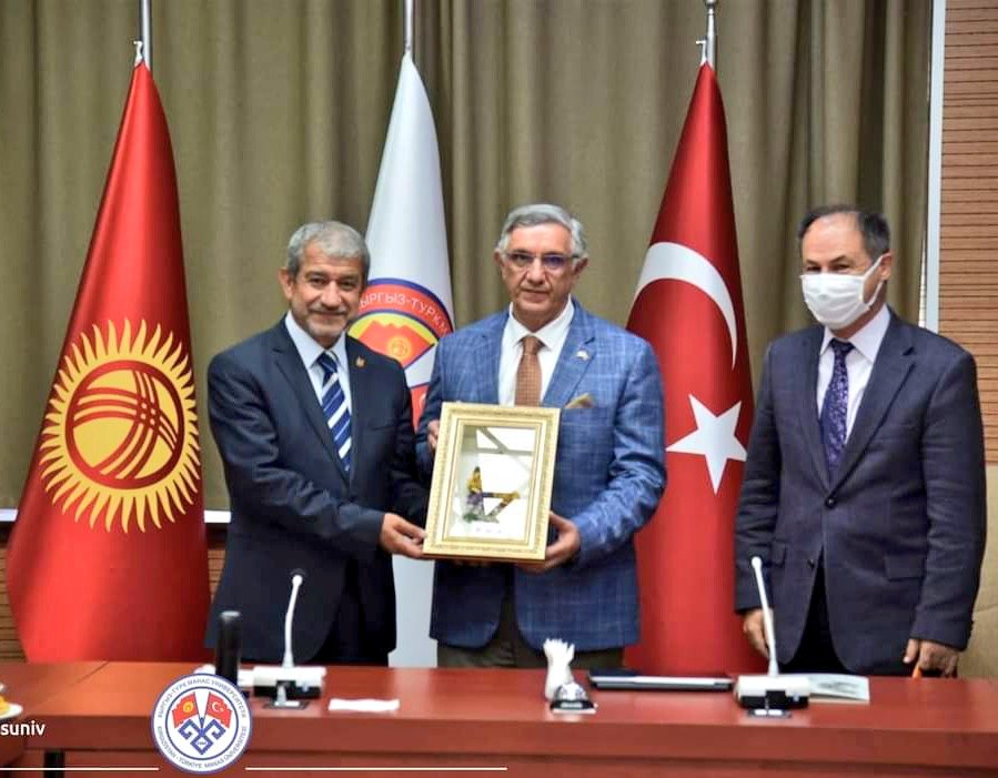 mevlutyeni's tweet photo. AU Rektör Yrd. Cengiz Toker ve heyetimiz ile birlikte Türkiyemizin Kırgızistan'a kazandırdığı Manas Üniversitemizi ziyaret edip değerli Rektörümüz @ProfDrACeylan'dan  çalışmalar hakkında bilgi edindik. Nazik ev sahipliği için çok teşekkür ediyorum. @ozlenenozkn @NazmiPinar https://t.co/HIhbeogTjd