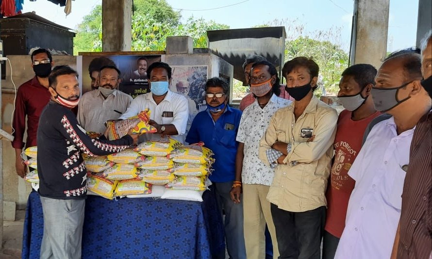 RRNMSocialAct's tweet photo. இன்று 23.06.2021 கன்னியாகுமரி மாவட்ட ரஜினி மக்கள் மன்றம் சார்பாக நாகர்கோயிலில் நலிவடைந்த 25 இசை கலைஞர்களுக்கு அரிசி வழங்கப்பட்டது.
@KanyakumariRmm

#CovidHelp

#RMMForThePeople

#RMMCovidSocialActivities https://t.co/qOjBCEtfTK