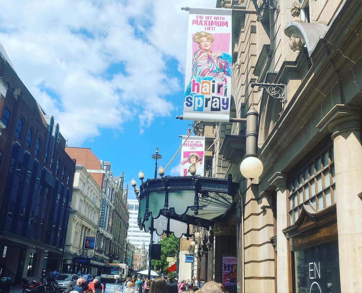 febedo31's tweet photo. @HairsprayLondon wow! We loved every second of that. The whole cast was fabulous! We will be back! https://t.co/QU4KWftHWK