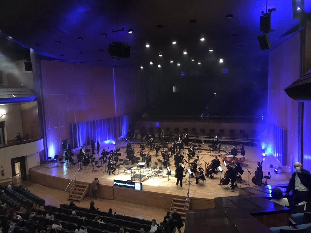RamonSobrino1's tweet photo. En @AuditorioOVD concierto de la noche de San Juan, con obras de @javierblanco77 interpretadas por #Entrequatre co el maestro #CesarAlvarez @OSPAcom @ocasvinculos https://t.co/abdPN2YBQ4