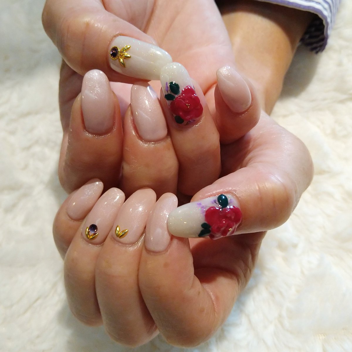 Hisae Nail A Twitter お客様ネイル 白地に赤い薔薇 今回は平たいバージョン 写真だとボタンにも見える W ありがとうございました ネイル 痛ネイル キャラネイル ネイルアート 手描きイラスト 手描きネイル 手描き アート 模写 モチーフ Hisae Nail A Twitter お客様ネイル 白地に赤い薔薇 今回は平たいバージョン 写真だとボタンにも見える W ありがとうございました ネイル 痛ネイル キャラネイル ネイルアート 手描きイラスト 手描きネイル 手描き アート 模写 モチーフ
