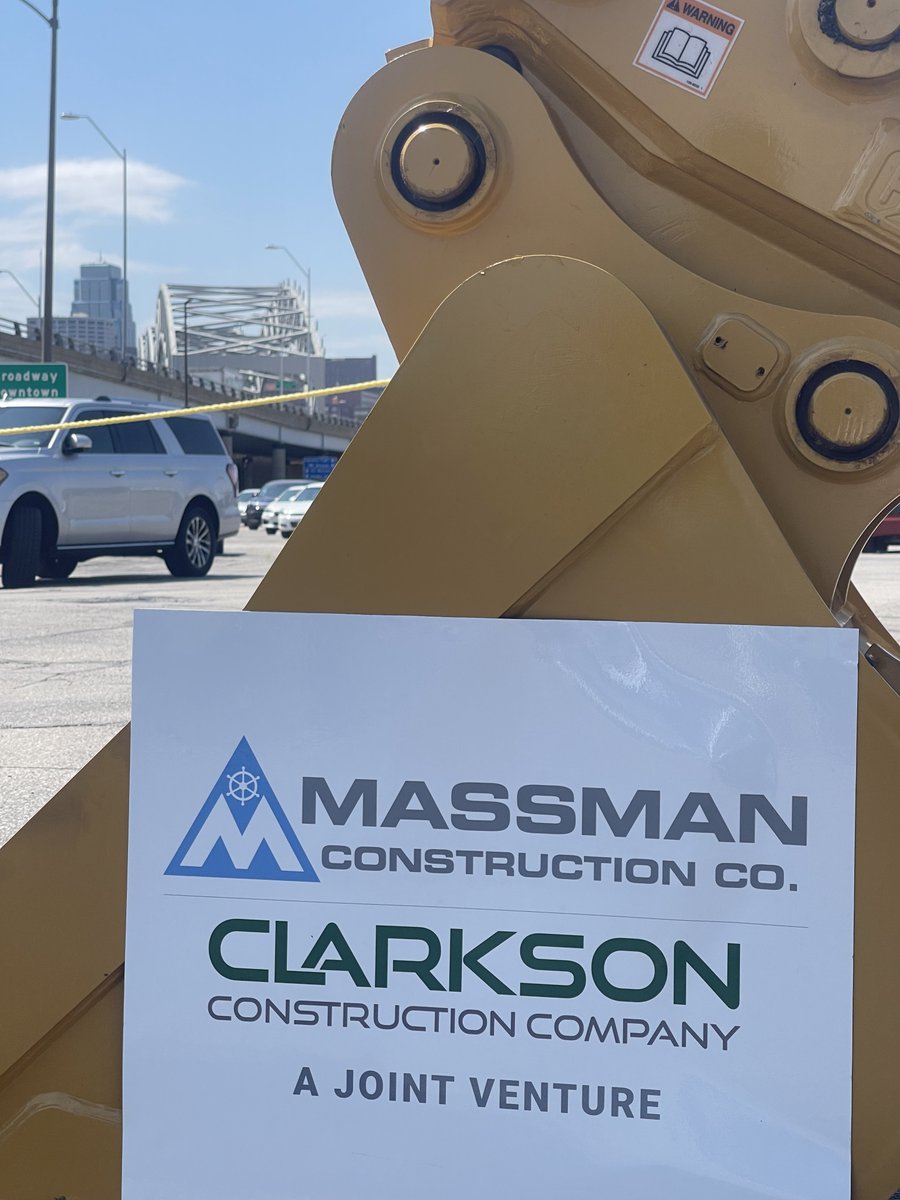 KCHeavies's tweet photo. Breaking Ground on the New #buckoneilbridge
HCA Members @MassmanCo and @ClarksonBuilds Making it Better! https://t.co/zq94aU2ChV