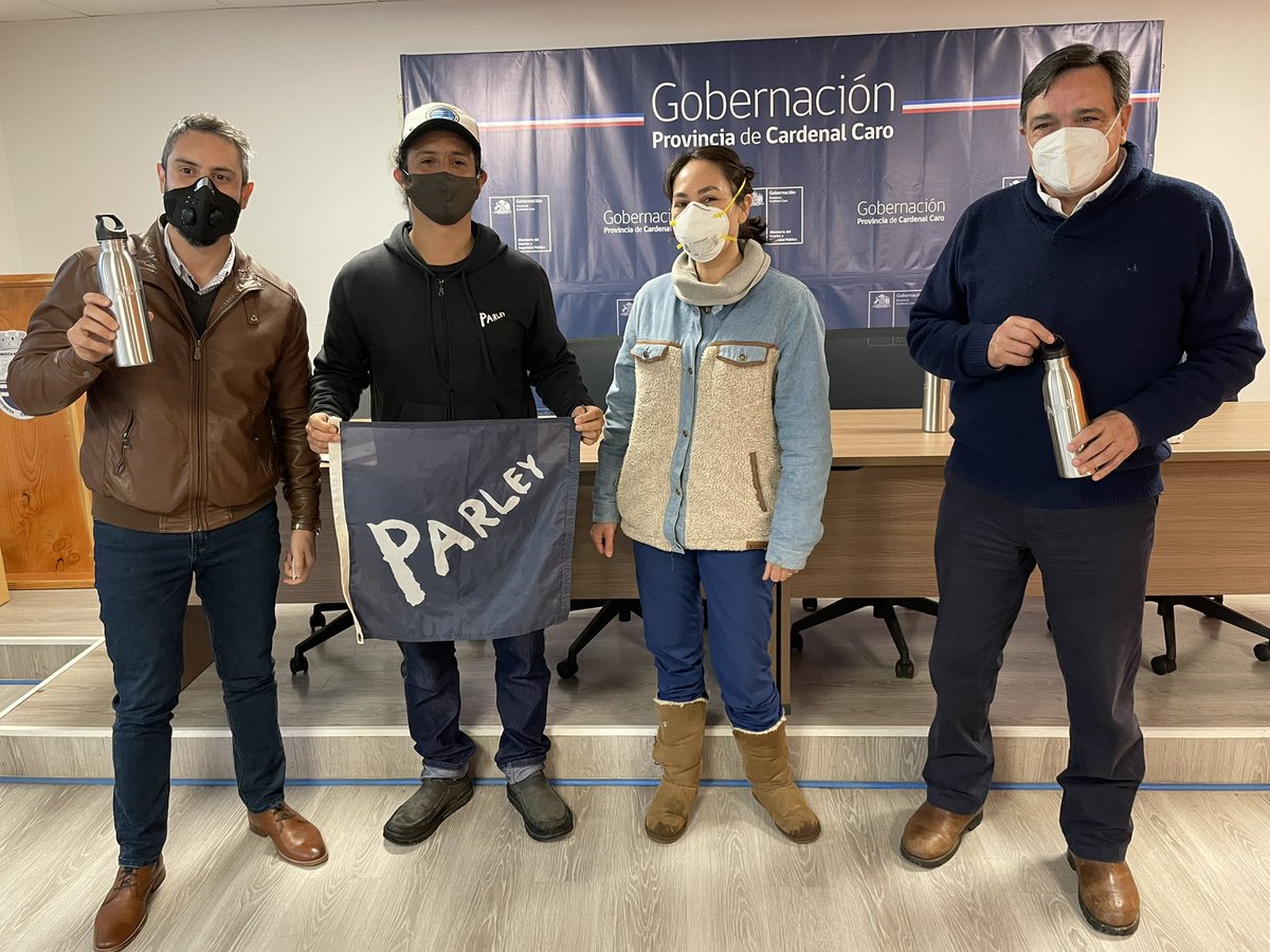 ¡Gran Noticia! Gobernador <a href="/carlosortegab/">Carlos Ortega Bahamondes</a> y el seremi <a href="/OHigginsBBNN/">Seremi Bienes Nacionales O'Higgins</a>, <a href="/CvillegasGarate/">Christian Villegas</a> entregaron permiso de ocupación de inmueble fiscal destinado a Fundación Rompientes, con el propósito de que la entidad y Parley ejecuten el proyecto Escuela del Océano, la 1ra en Latinoamérica.