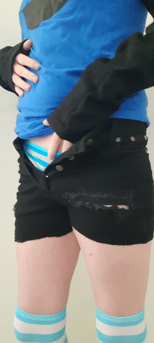 1 pic. We like short shorts wait or we could do no shorts?? #femboy #twink #femboyass https://t.co/1