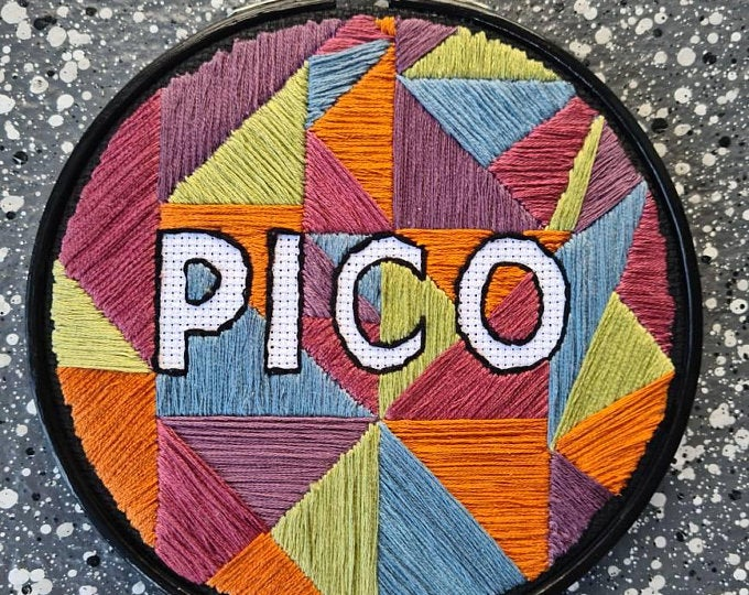 MKSharpStitches's tweet photo. Looking for some pizzazz for your office wall? 
More hoops have been added to my Etsy shop. 
Free EU shipping! https://t.co/fXT7Aw69cd 
#EpiTwitter #AcademicTwitter #Genetics #Epidemiology #PublicHealth https://t.co/6Yyyw0uh9W