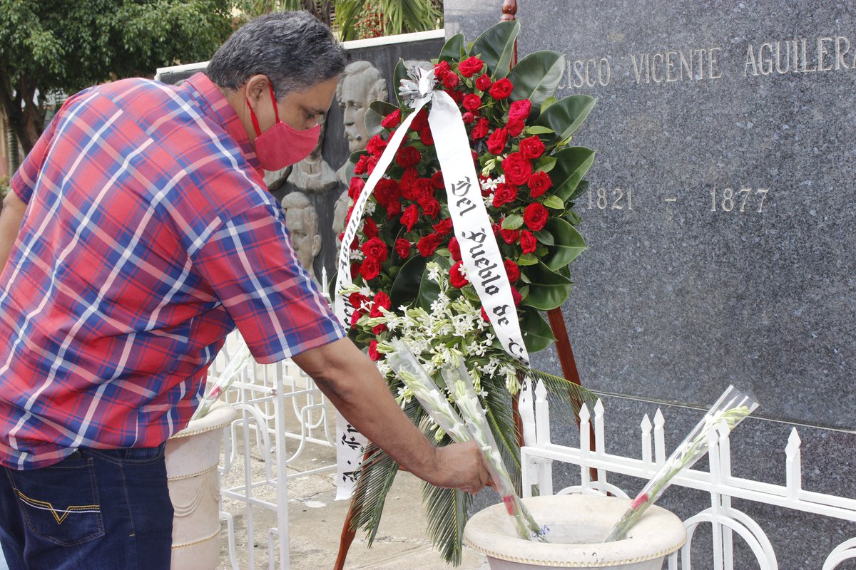 Participan autoridades de #Bayamo en homenaje a Francisco Vicente Aguilera patriota bayamés, cuando se cumplen hoy 200 años de su natalicio, en el retablo de los Héroes, sitio donde se encuentra su figura sobre una base de mármol junto a efigies de destacados patriotas bayameses.