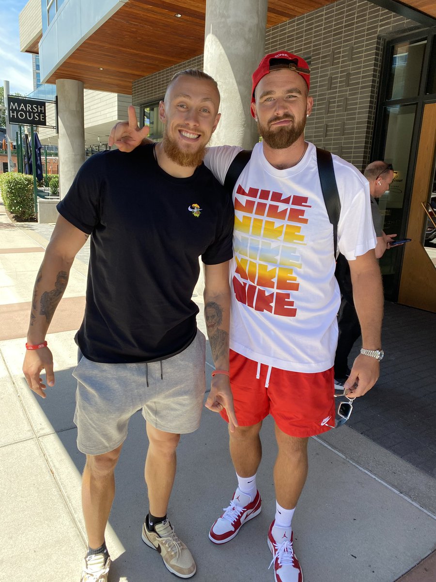 Tight End University, created by George Kittle, Greg Olsen and Travis Kelce, is getting underway today in Nashville. Roughly 45-50 tight ends from across the NFL are planning to attend the three-day retreat. All together to chill, train, practice, and pick each other's brains.