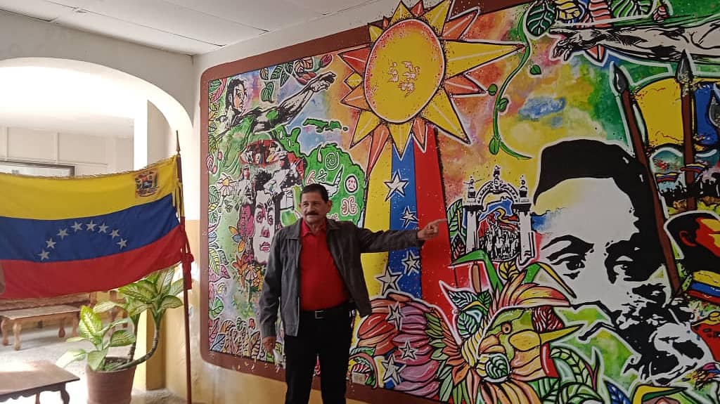 OficialUnerg's tweet photo. #AlMomento 👨🏻🎨 
Como parte de la conmemoración de los 200 años de la Batalla de Carabobo, el rector José Luis Berroterán, inauguró el Mural Bicentenario, a fin de enaltecer las luchas que permitieron avanzar hacia la independencia de Venezuela.
#Carabobo200
@NicolasMaduro https://t.co/Hv72iOriYQ