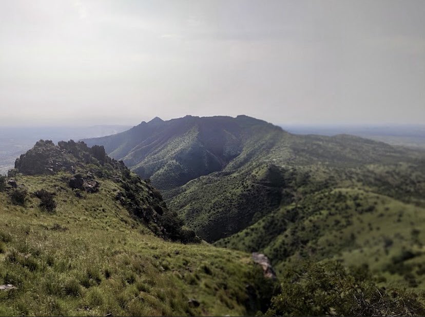 BellaryNamma's tweet photo. If you think this is Western Ghats, you are wrong . 
The rich iron ore deposit area of #Ballari knows as Tumti Thanda. 
The winters turn the red dazzling area into full filled greenery.
 
Do once visit this ,about 8 KM from city centre.
@Amitsen_TNIE @NammaKalyana https://t.co/xo3FYLh8Su