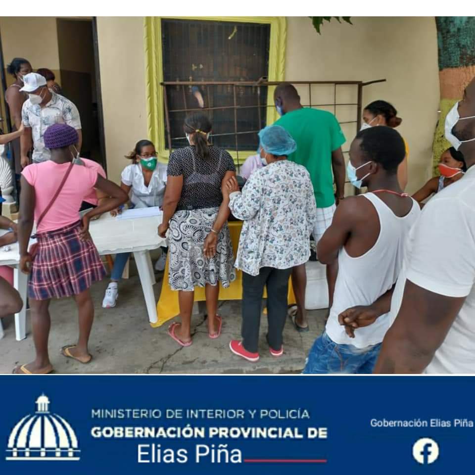 Gracias a las autoridades de <a href="/SaludPublicaRD/">Salud Pública RD</a> nuestra Gobernadora <a href="/JohannaMillys/">Millys Johanna Martínez</a> y su trabajó en la jornada de vacunación contra el Covid-19. La meta es volver a la normalidad <a href="/MinInteriorRD/">Ministerio de Interior y Policía RD</a> #VacunateRD