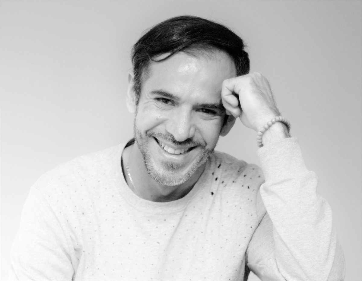 Joining Convergence for the first time is International performer Delbis Cardona! DELBIS CARDONA is a stage, film and television actor, teacher and GALA HISPANIC THEATRE company member. He received the 2008 and 2011 Municipal Theatre Awards. #feedyourspirit #kennedycenterhonors