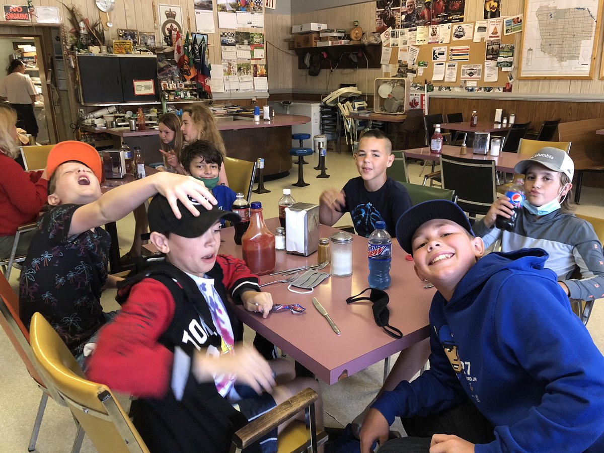 lmeitzen's tweet photo. It was fun to be able to do our grade 6 annual lunch at Luke’s today. @deliabulldogs https://t.co/RDGjiZTZn2