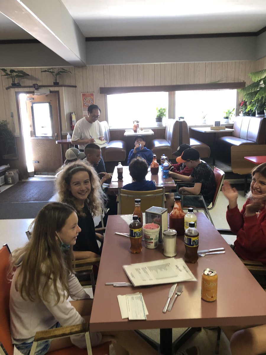 lmeitzen's tweet photo. It was fun to be able to do our grade 6 annual lunch at Luke’s today. @deliabulldogs https://t.co/RDGjiZTZn2