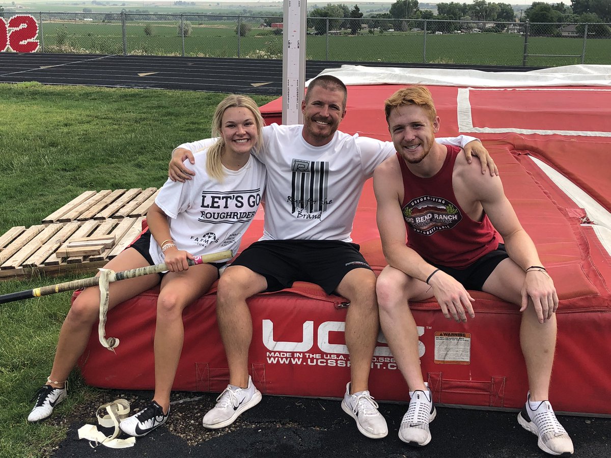 LaneWasinger's tweet image. Last practice with the OG’s. Started 4 years ago at Roosevelt with these two teaching them how to pole vault. They’ll both be competing at the @CHSAA state track meet tomorrow looking to get on the podium! @BrigHartson