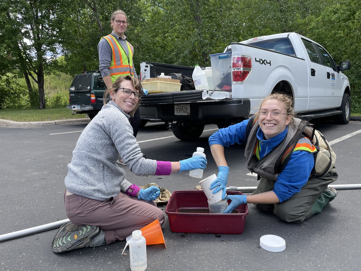 MississippiWMO's tweet image. Our staff is sampling macroinvertebrates at the Kasota Ponds! Macroinvertebrates are animals without a backbone that are large enough to be seen with the naked eye. We sample the Kasota Ponds every five years. (1/4)