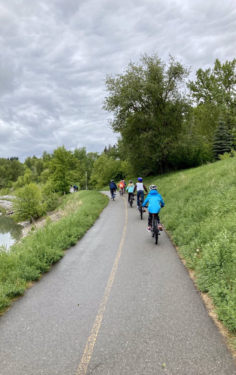 RIDparkschool's tweet photo. Having fun exploring our community @mrs_prangnell #CityofCalgary #cycling #WeAreRideau https://t.co/BgstiPpBQ3