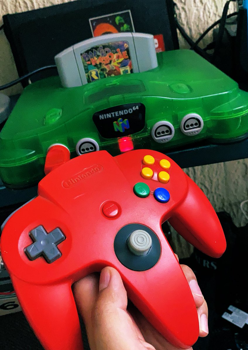 petrizcelaya's tweet photo. 25 aniversario de la #Nintendo64, una de mis consolas favoritas 🥳 más tarde se arma directo especial en mi canal de Twitch, qué juego les gustaría ver ?🙊 tengo mi pequeña colección https://t.co/kmi2IUvnXS