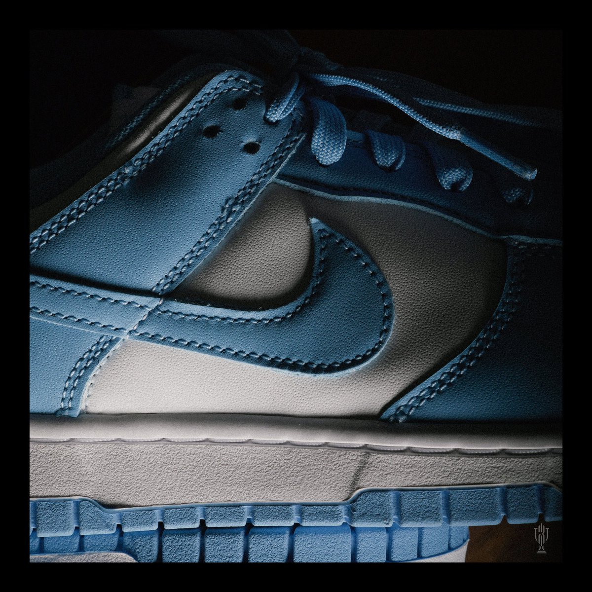 TROPHY ROOM tweet media