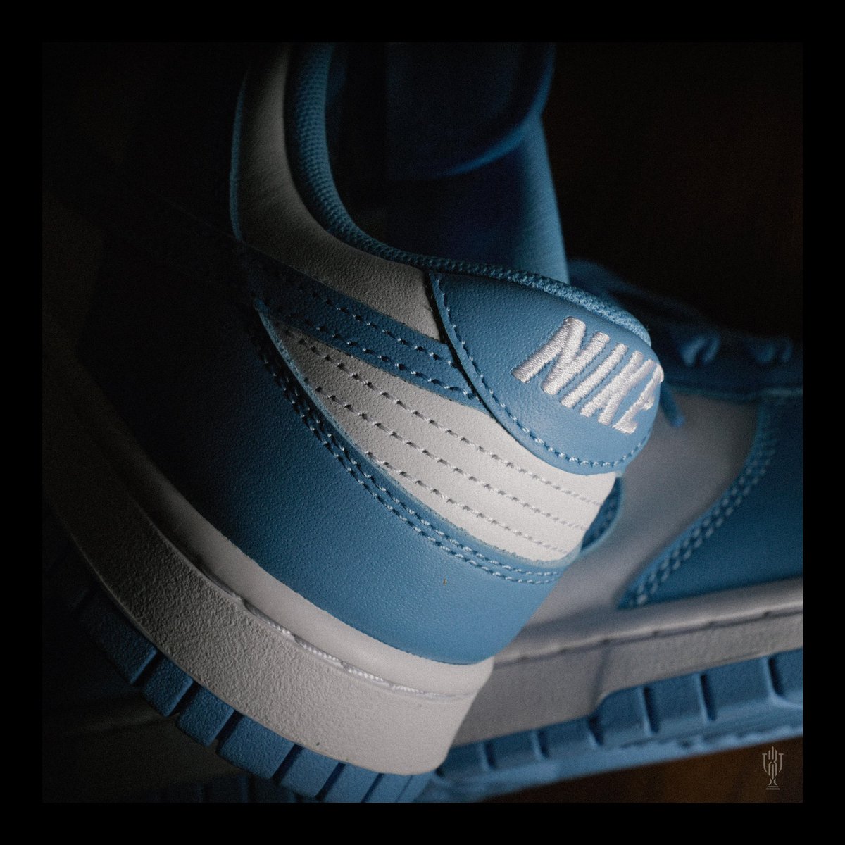 TROPHY ROOM tweet media