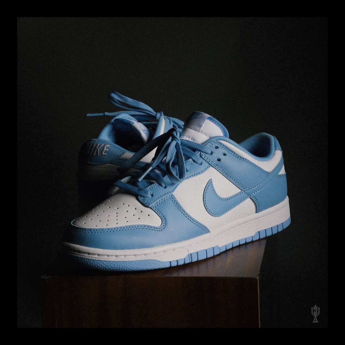 TROPHY ROOM tweet media