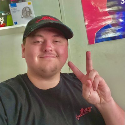 itsPoZr's tweet photo. I always feel FRESH in my #TeamFront Merch #FearFront #FrontPoZr https://t.co/Ca85Pp0u6y