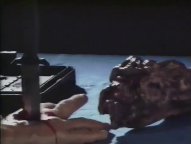 VideoReligion's tweet photo. Things (1993)
Directors: Dennis Devine, Eugene James, and Jay Woelfel
#90shorror #lowbudgethorror #horrormovie #anthology #horrorfilm #horroranthology #bodyhorrormovie #lowbudgetfilm #bmovie #splatterfilm https://t.co/QWqRuTQMEx