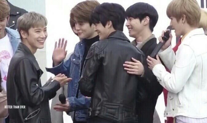 ตอนนี้คือเตนทำไรอะทำไมสายตาทุกคนถึงเอ็นดูเตนขนาดนั้น แจฮยอน เจโน่ โดยองคือเอ็นดูเตนมะไหวแร้ว🥺