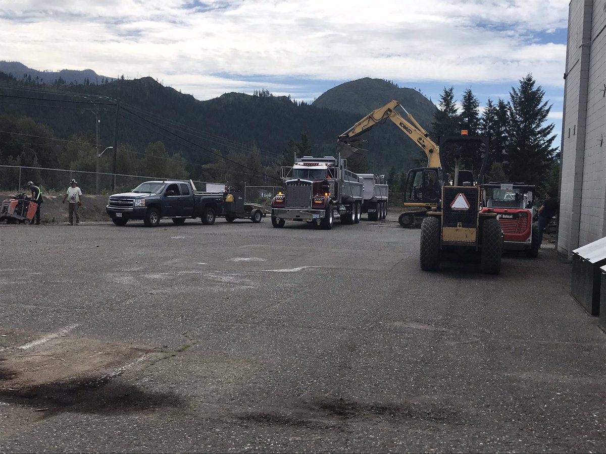barrsec's tweet photo. And so it begins. 

Thank you Barriere community donors, @Kamloops_SD73 and Legacy Grant Granting Committee.

#itisagreatdaytobeacougar https://t.co/IFMvH4OKea