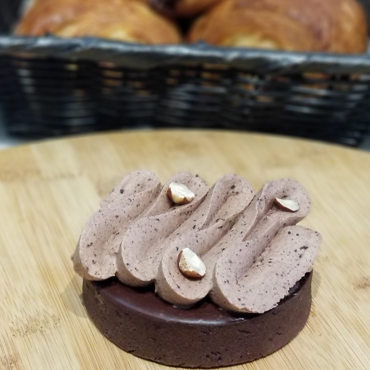 MissMadeleine1's tweet photo. If you never tried our Tarte au chocolat, it is not too late 😁😋
#chocolate #chocolatetart #chocolatecream #chocolatelovers #allchocolate #chocolatedessert #bakery #frenchbakery #pastries #frenchpastries #desserts #missmadeleine https://t.co/u6CsTnH1i1